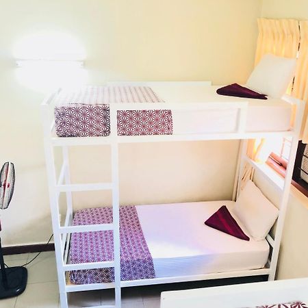 Trip "N" Chill Hostels Colombo Airport Катунаяка Экстерьер фото