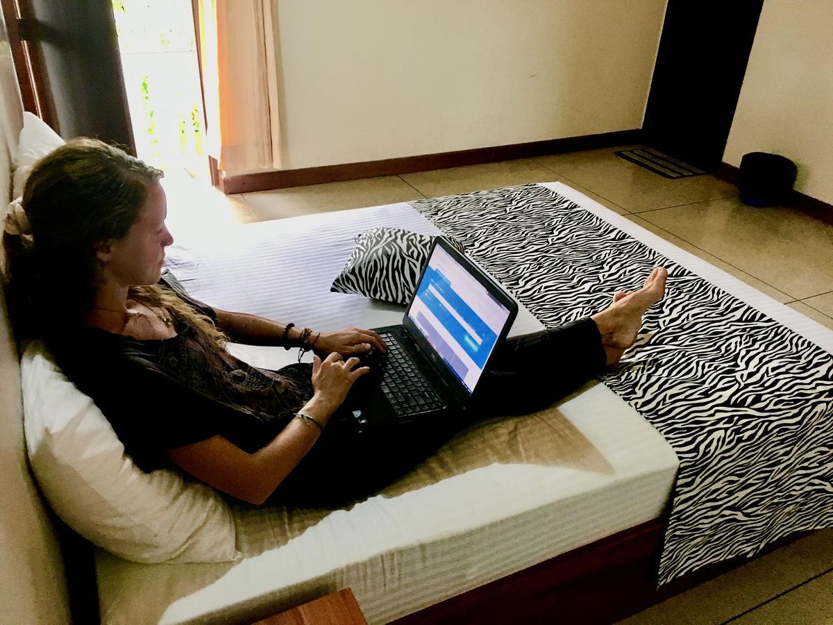 Trip "N" Chill Hostels Colombo Airport Катунаяка Экстерьер фото