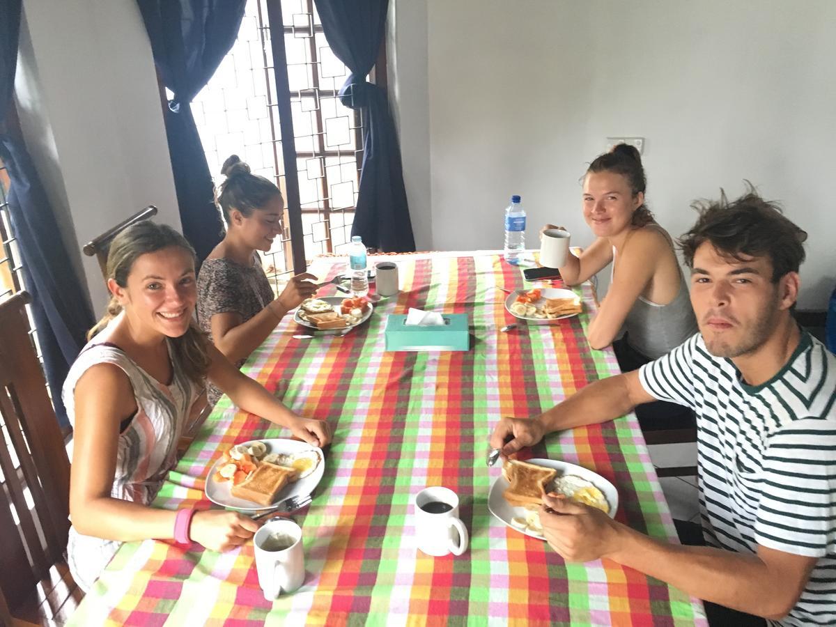 Trip "N" Chill Hostels Colombo Airport Катунаяка Экстерьер фото