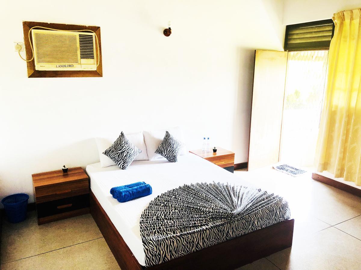 Trip "N" Chill Hostels Colombo Airport Катунаяка Экстерьер фото