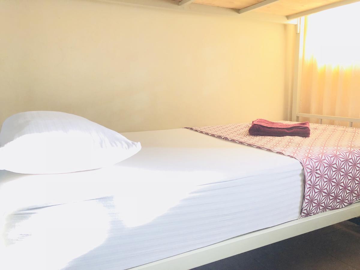 Trip "N" Chill Hostels Colombo Airport Катунаяка Экстерьер фото