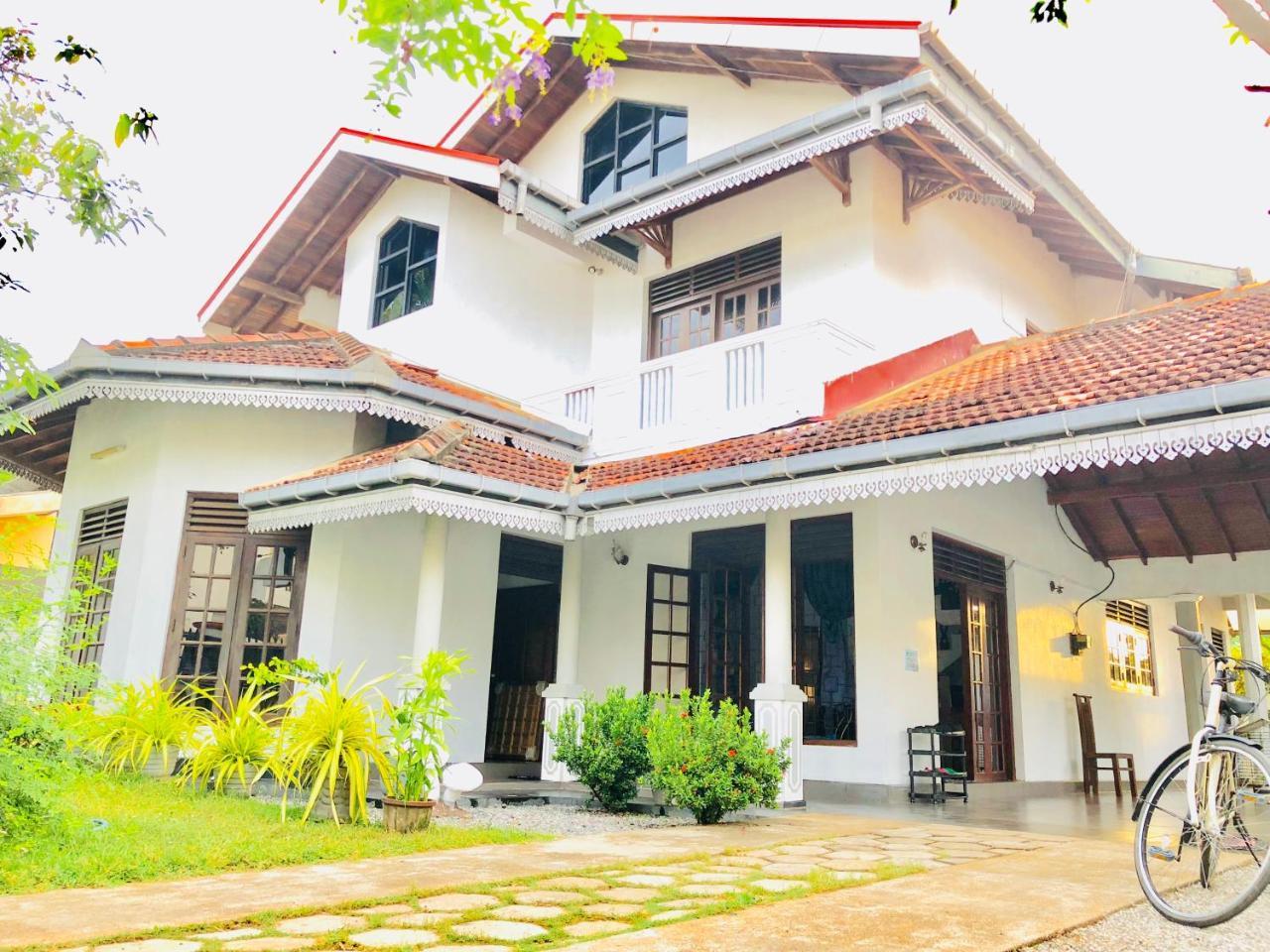 Trip "N" Chill Hostels Colombo Airport Катунаяка Экстерьер фото