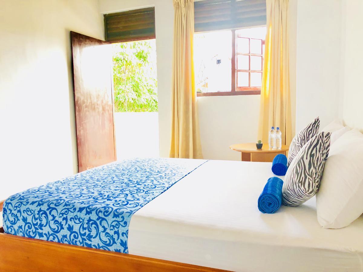 Trip "N" Chill Hostels Colombo Airport Катунаяка Экстерьер фото