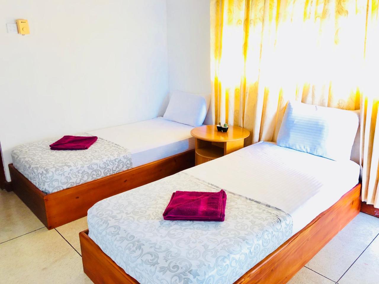 Trip "N" Chill Hostels Colombo Airport Катунаяка Экстерьер фото