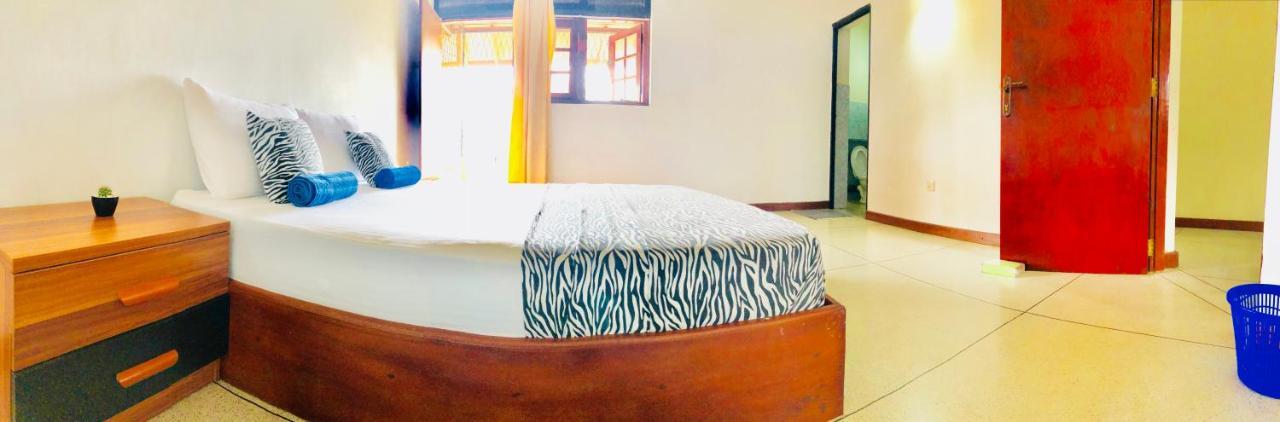 Trip "N" Chill Hostels Colombo Airport Катунаяка Экстерьер фото