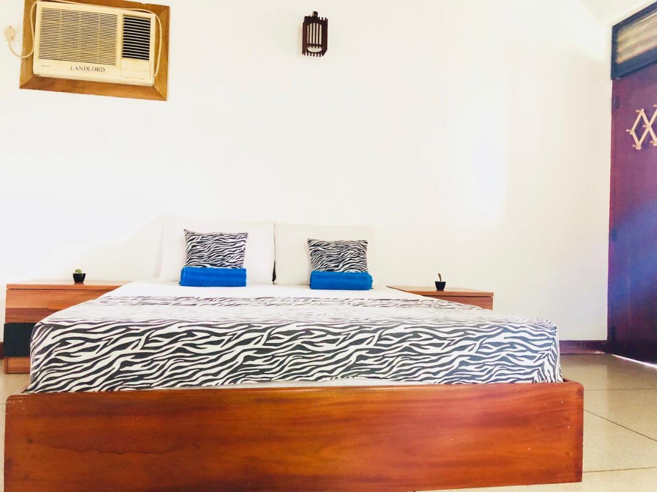 Trip "N" Chill Hostels Colombo Airport Катунаяка Экстерьер фото